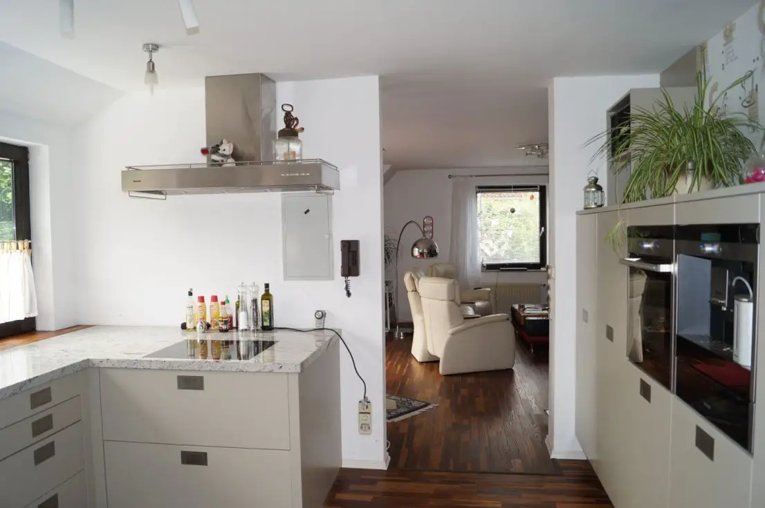 Küche, Whg. 2, OG, Foto 1 -- Modernisierte und hochwertig ausgestattete Wohnung in einem 2-Parteien Haus in Groß Ellershausen