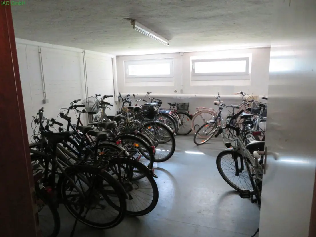 Fahrradkeller  -- Helle und schöne 3 Zi.-Wohnung, mit Fahrstuhl und Balkon in Sarstedt