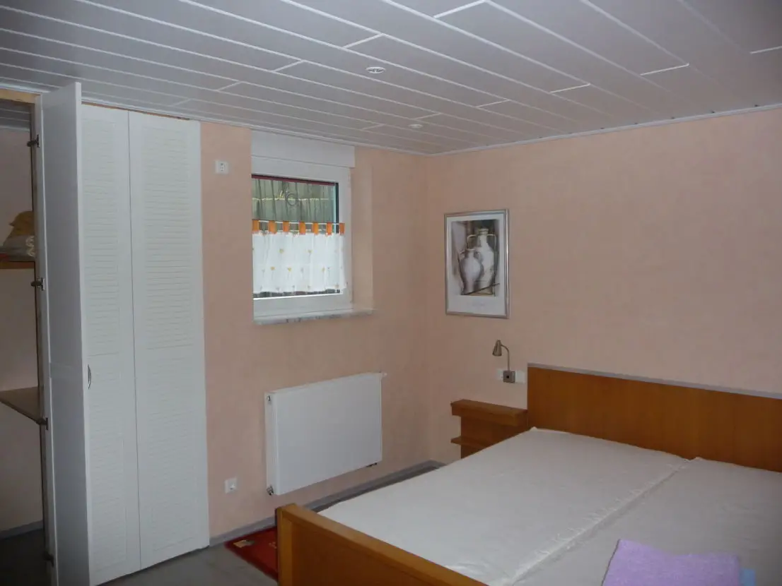 P1020530 -- geräumige und gepflegte 2-Zimmer-Wohnung mit Einbauküche in Oberotterbach