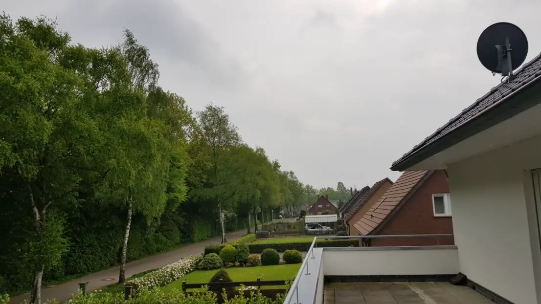 Dachterrassenausblick -- Familien aufgepasst: Schöne DHH mit Garten & Einbauküche in OL-Nord
