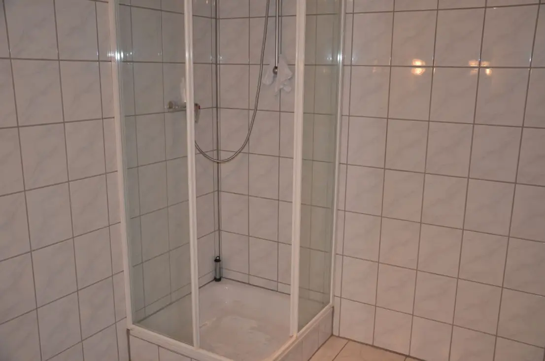 Bad Dusche  -- Ein Zimmer Wohnung in Römerberg