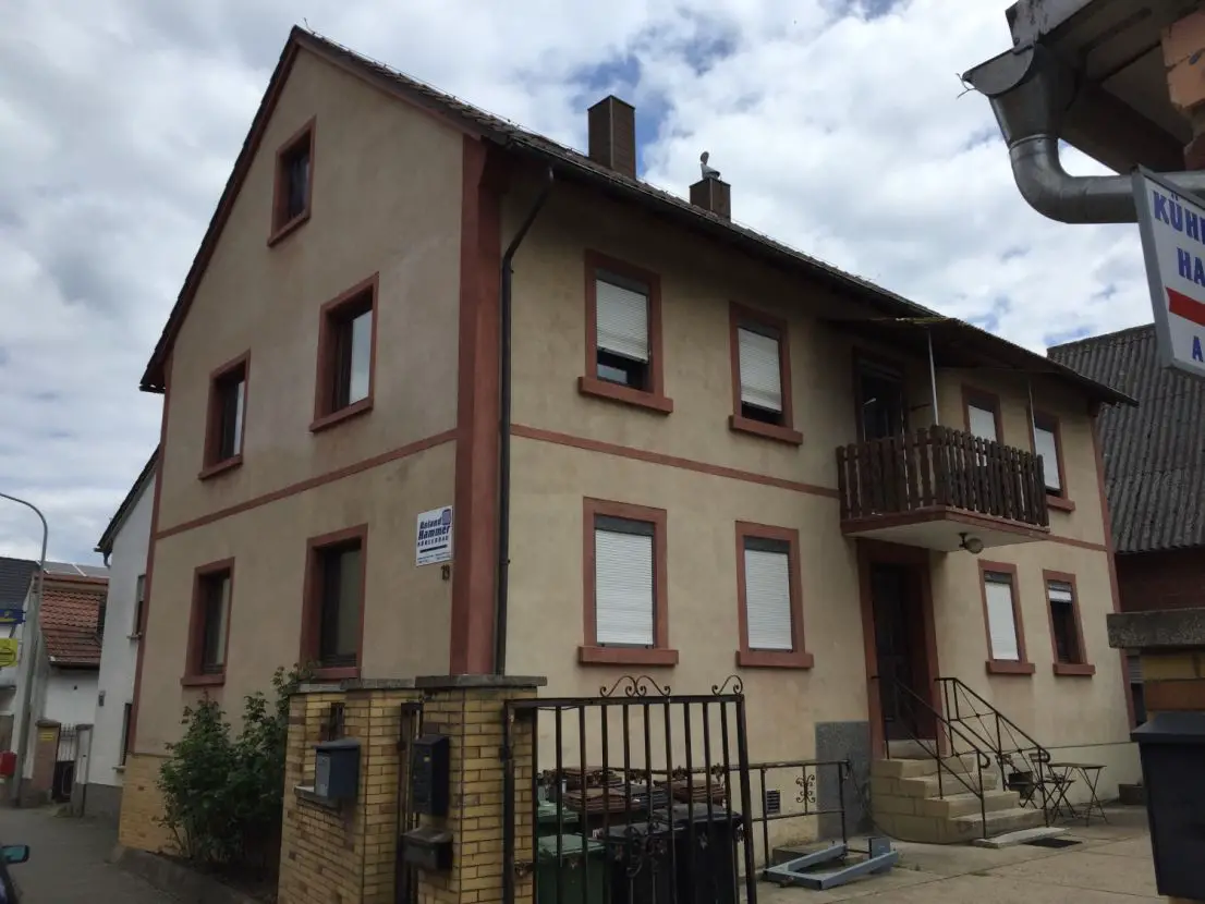 Foto Haus -- Preiswerte 5-Zimmer-Dachgeschosswohnung mit Balkon in Sippersfeld