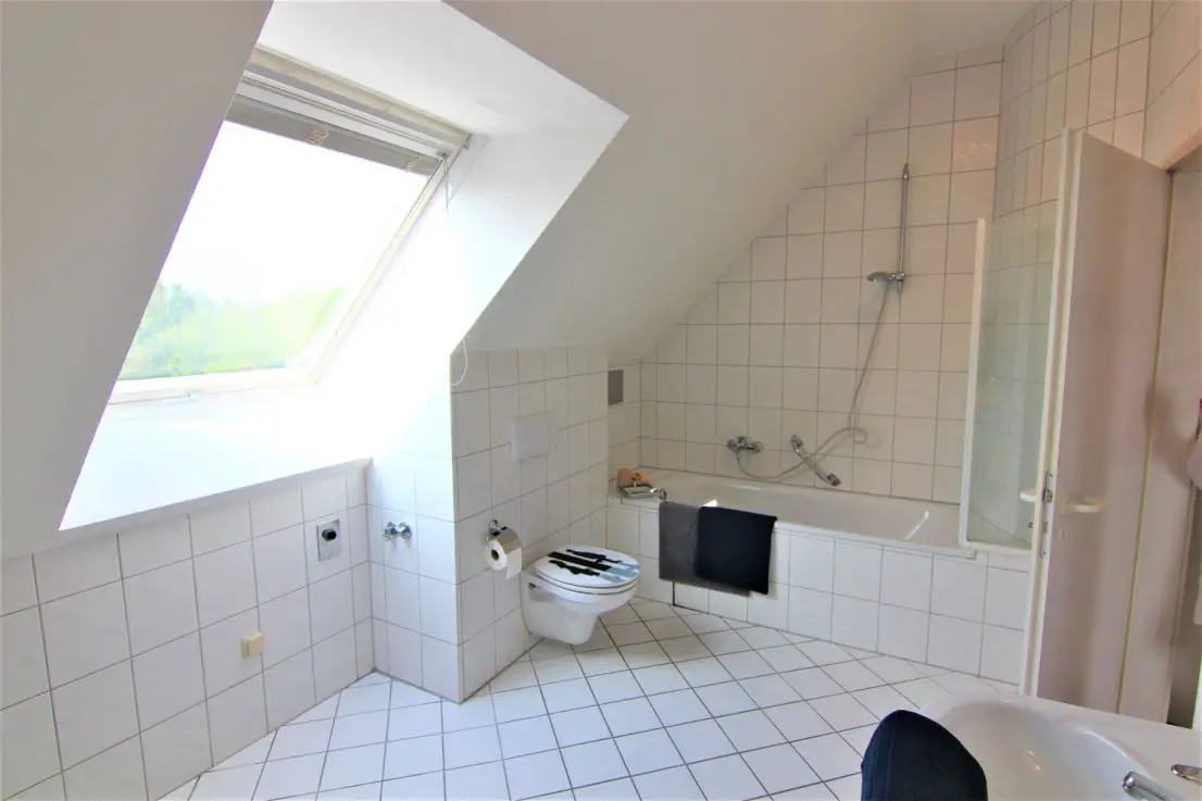 Badezimmer_ -- Schöne 3ZKB Maisonette-Wohnung mit großer Terrasse