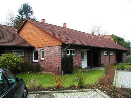 Ansicht -- Kleine, günstige Wohnung in einem Reihenhaus in Bockhorn
