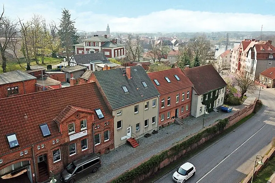Luftbild -- Mehrfamilienhaus mit 3 WE - vermietet