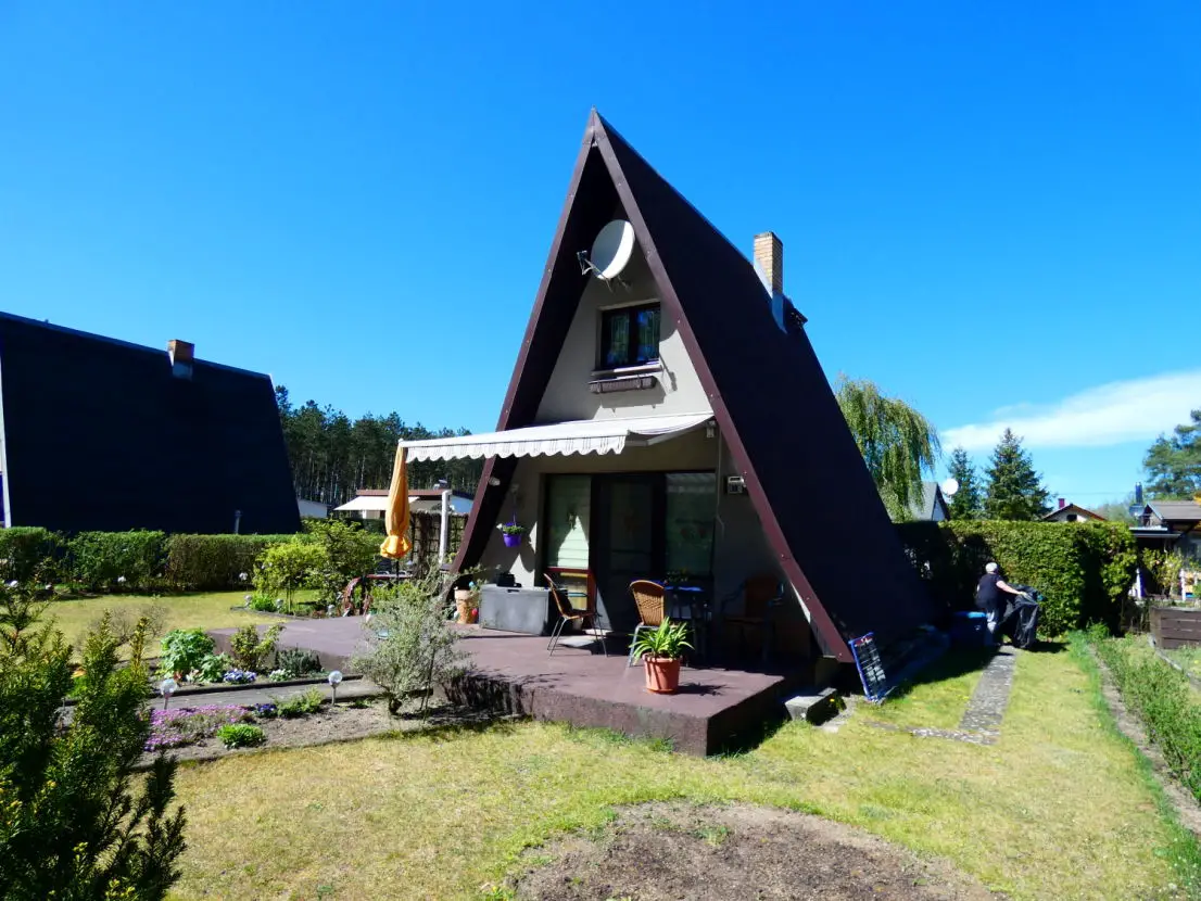 Finnhütte -- Finnhütte auf einem schönen Wochenendgrundstück - Eigentumsland