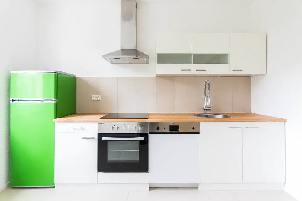 Küche (auf Wunsch) -- Aktion: GRATIS Küche! - modern geschnittene 2 Zimmer Wohnung für Alleinstehende/Paare