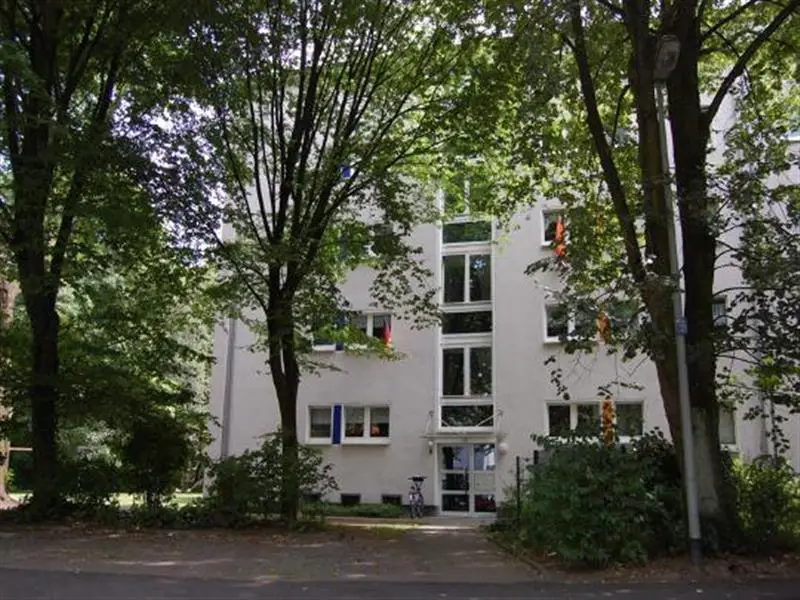 200 AUSSENANSICHTEN -- Schicke EG-Wohnung *renoviert*!