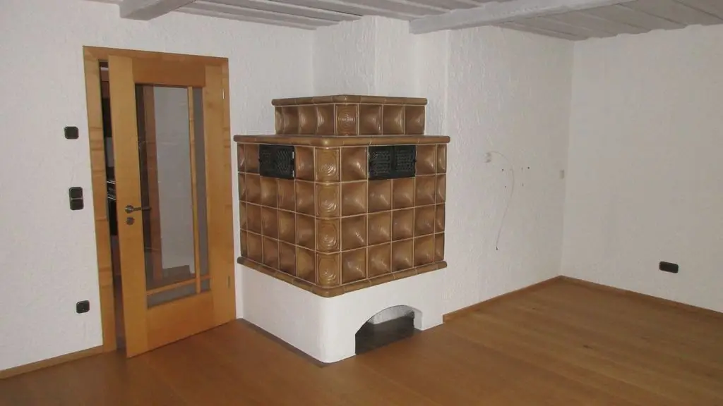 Kachelofen Wohnzimmer -- Gepflegtes Einfamilienhaus (Hausteil) in ruhiger Wohnlage von Raubling