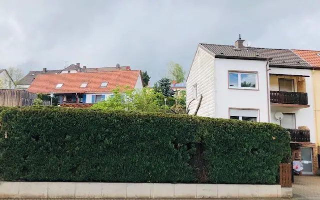Vorderseite -- Nettes Einfamilienhaus mit Garage, Garten u. Laube in Zweibrücken 