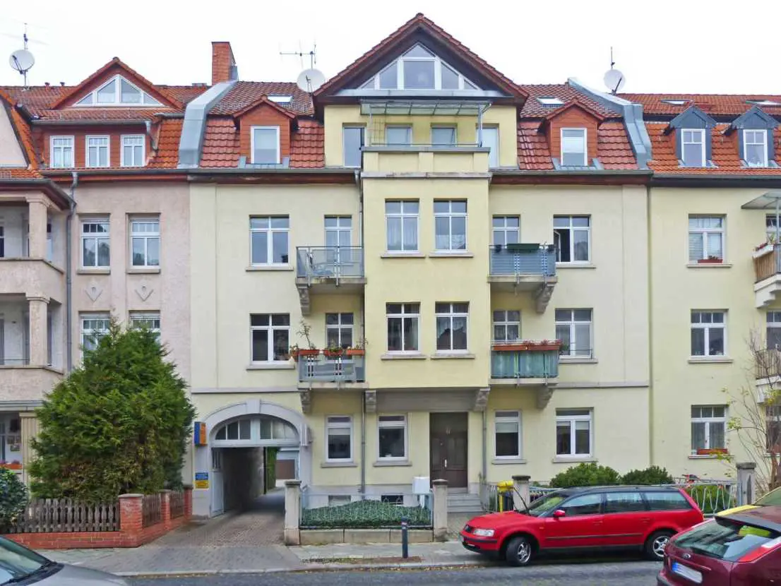 Ansicht Straßenseite -- Geldanlage mit Substanz – Anwesen in Erfurt-Süd