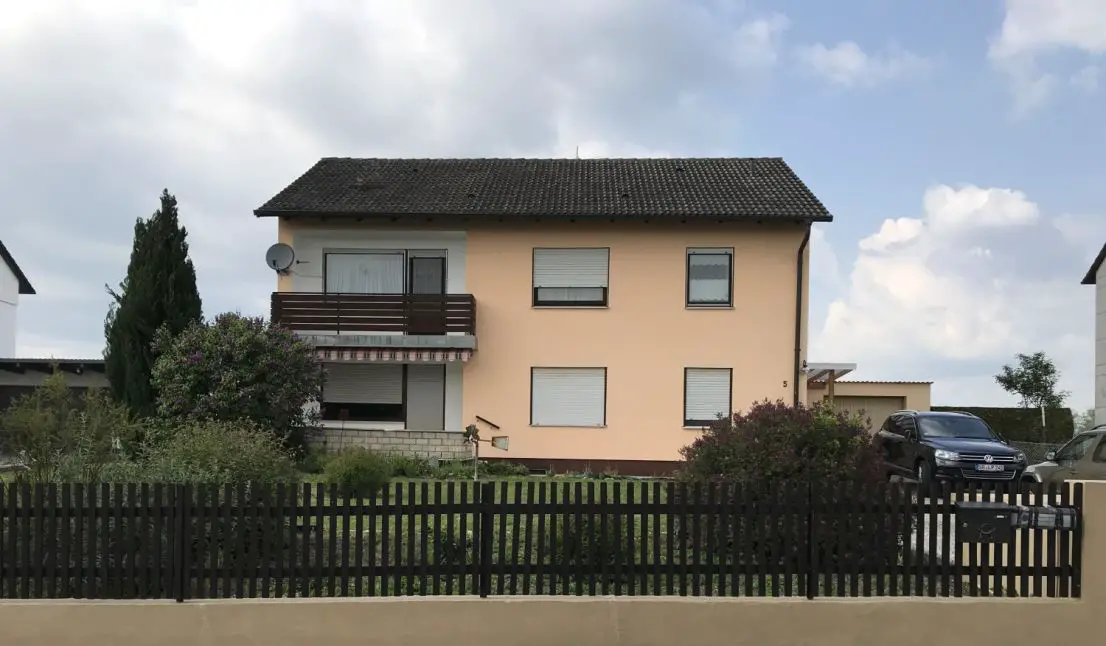 Hausansicht -- Haus in ruhigem Wohngebiet in Irlbach