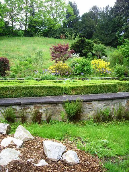 Garten -- Vollerschlossene Baugrundstücke für Bauträger bebaubar mit 2 Mehrfamilienhäusern