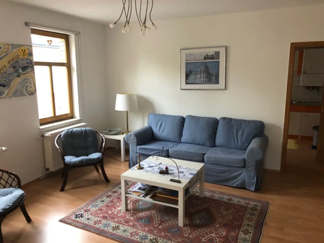 Wohnzimmer 1 -- Helle und ruhige 2-Zimmer-DG-Wohnung möbliert in Jena