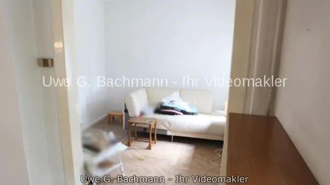 Wohn- und Esszimmer -- Berlin Niederschöneweide: EFH mit 5 Zi. zum Modernisieren in Grünlage - UWE G. BACHMANN