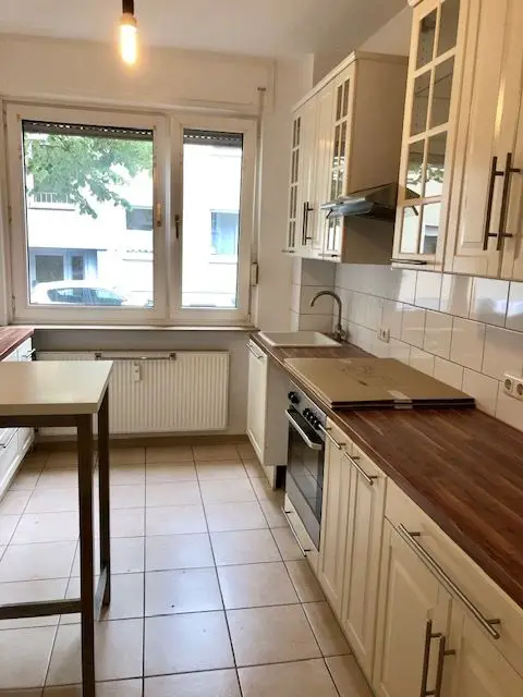 Einbauküche -- Viel Platz und Ausstattung in Top Lage in Holsterhausen! Moderne EG Wohnung mit EBK, Balkon, uvm!