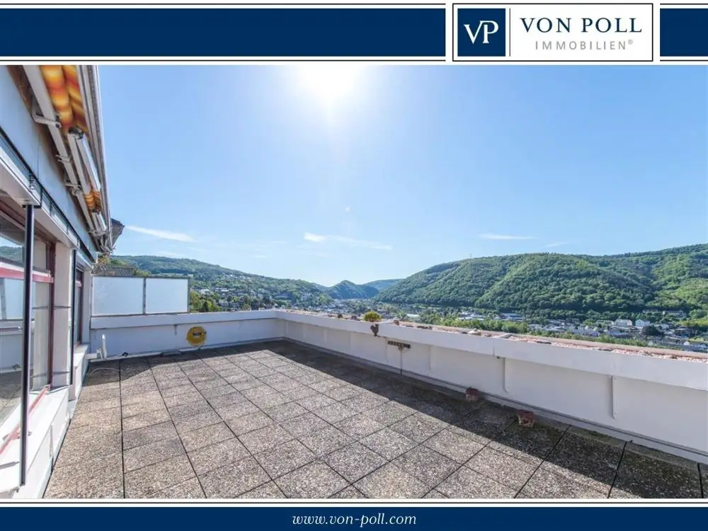 Titelbild -- Sonnige Terrassenwohnung mit fantastischem Ausblick über das Lahntal