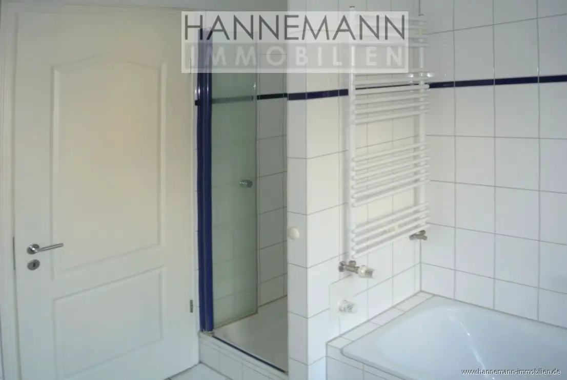 Badezimmer -- Endreihenhaus in Alt-Osdorf zur Miete!