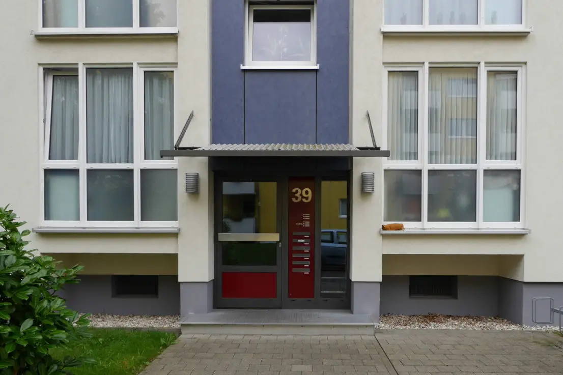 Hausansicht -- Schicke 3-Zimmer-Wohnung in Boxdorf zu vermieten