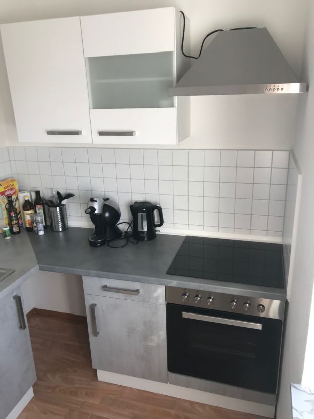 Küche -- Attraktive 1,5-Zimmer-Wohnung mit Balkon und EBK in Nürnberg-Mögeldorf