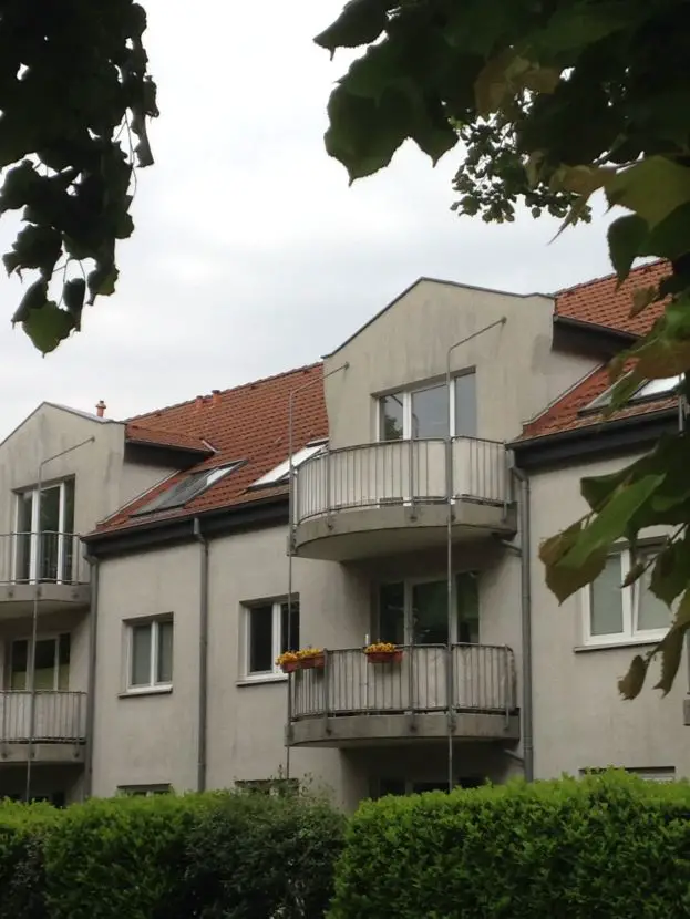 Hausansicht -- Herrliche Dachgeschosswohnung mit 2 Balkonen in Celle-Westercelle