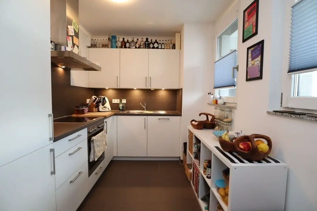 Küche -- Exklusive, neuwertige 2-Zimmer-Wohnung mit Balkon und Einbauküche in Perlach, München