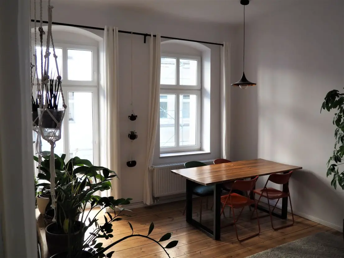 P1012901 -- Stilvolle 2-Zimmer-Wohnung mit Balkon und Einbauküche in Neukölln - Rixdorf