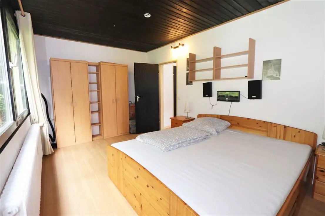 Schlafzimmer-2 -- Sehr schöne 2-Zimmer Eigentumswohnung in besonders attraktiver Stadtwohnlage 