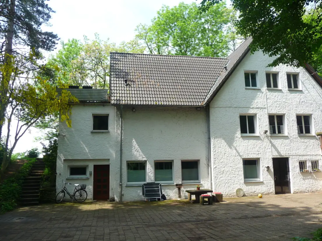 01 -- Einmalig in Bonn-Beuel: 60 qm Wohnung und 1/6 Miteigentum an 6.000 qm Grundstück im Grünen