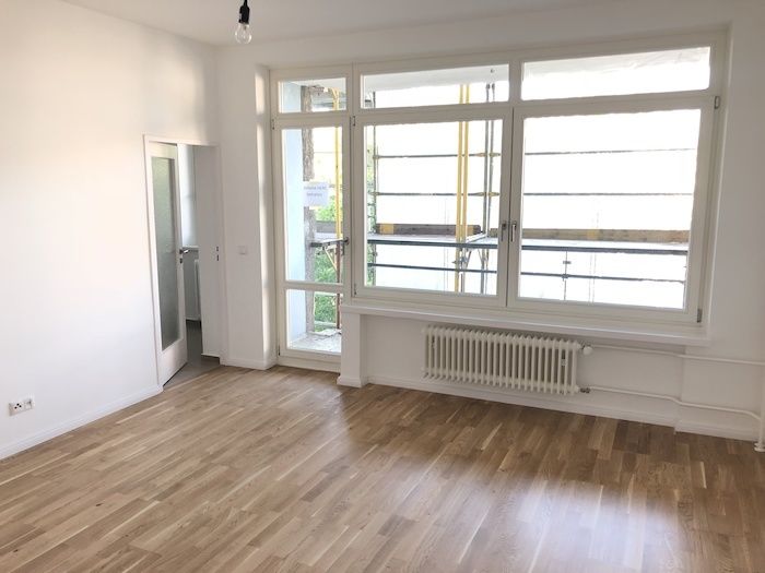 Wohnzimmer -- Modernisierte Wohnung im Kreuzberger Kiez!