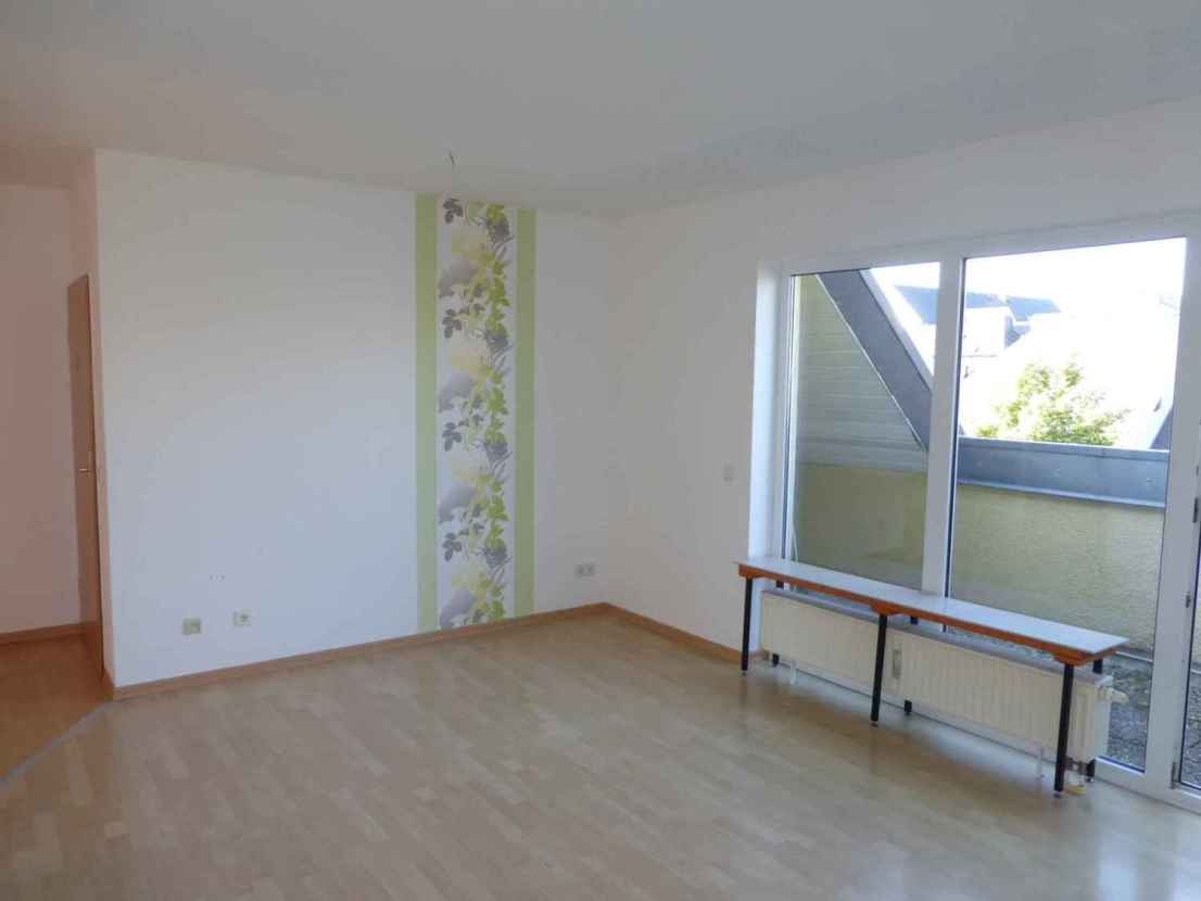 Wohnzimmer1 -- Schöne 3-Raum Maisonette-Wohnung in Lichtenstein mit Dachterrasse
