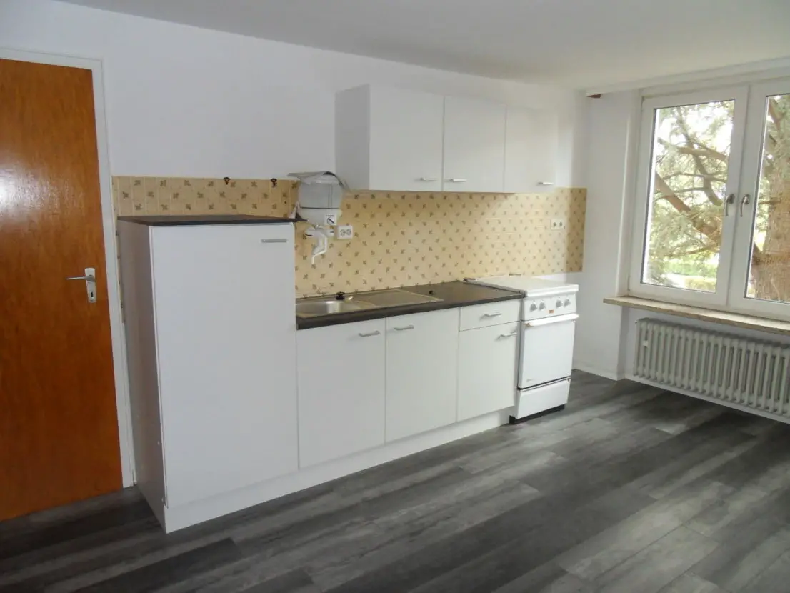 neue Küche -- KLEIN ABER FEIN! Frisch renovierte Wohnung in Geismar an Einzelpersonen zu vermieten