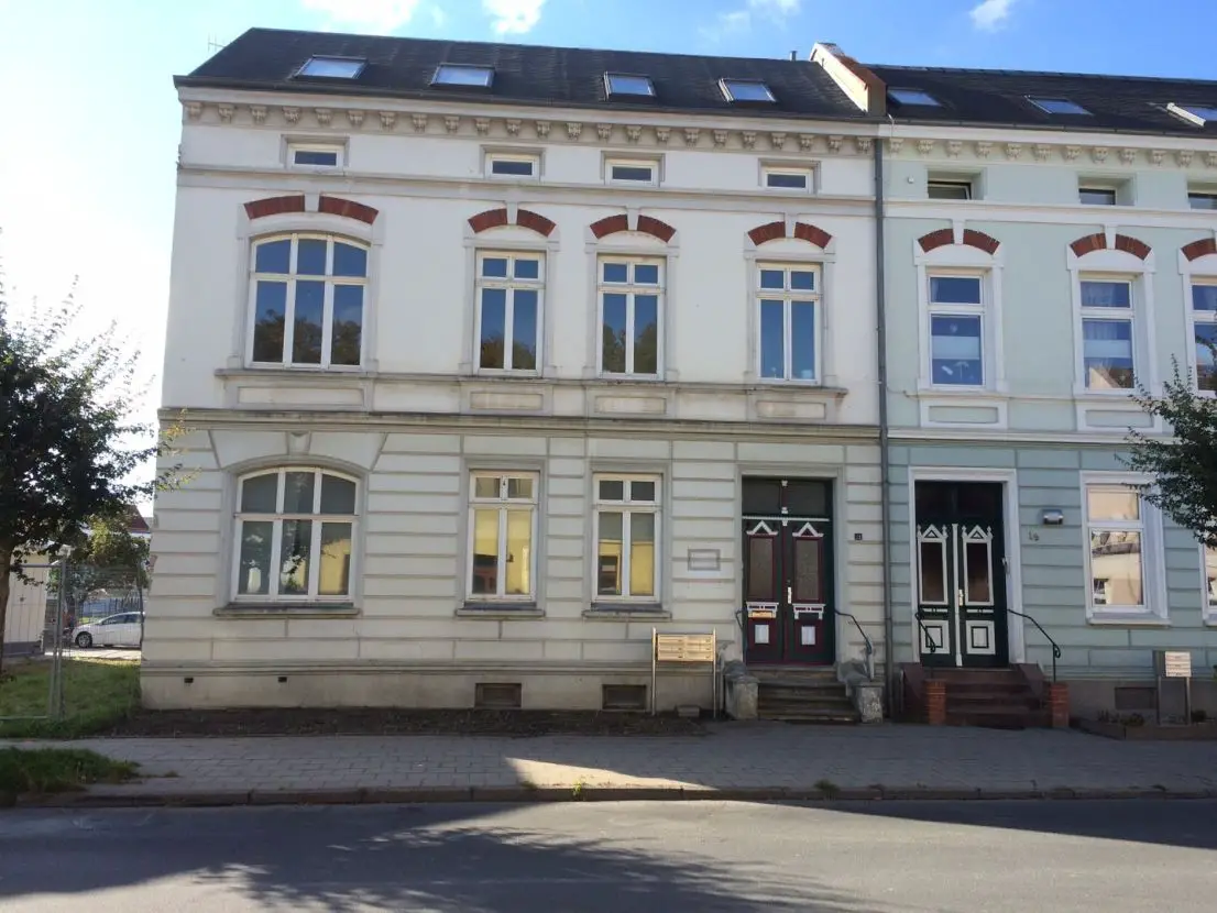 Haus -- Renovierte Altbauwohnung in Bahnhofsnähe