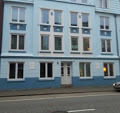 Hausansicht -- Sanierte 2-Zimmer-Wohnung mit EBK in Neumünster