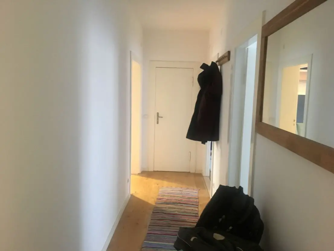 Flur -- Renovierte, voll möblierte Wohnung in Charlottenburg verfügbar