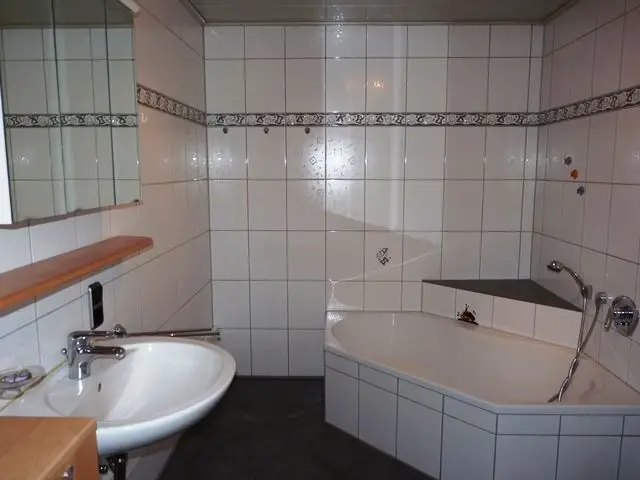 Das Badezimmer im OG -- Neuwertig Wohnen auf 2 Etagen in ruhiger Ortsrandlage