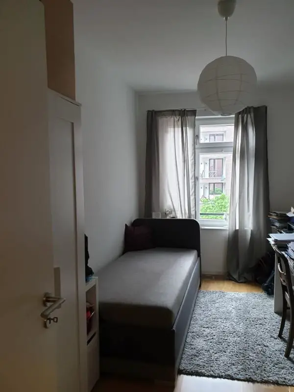 Zimmer -- Wohnung in Stadtparknähe mit schöner Loggia