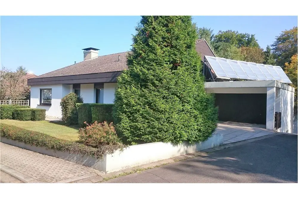 L d26a1a22b6994fb4b91344ff090a -- RE/MAX - Ein- bis Zweifamilien Bungalow in guter Lage!