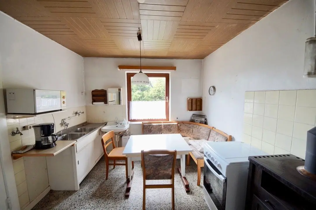 Küche -- kleines Handwerkerhaus mit großem Grundstück
