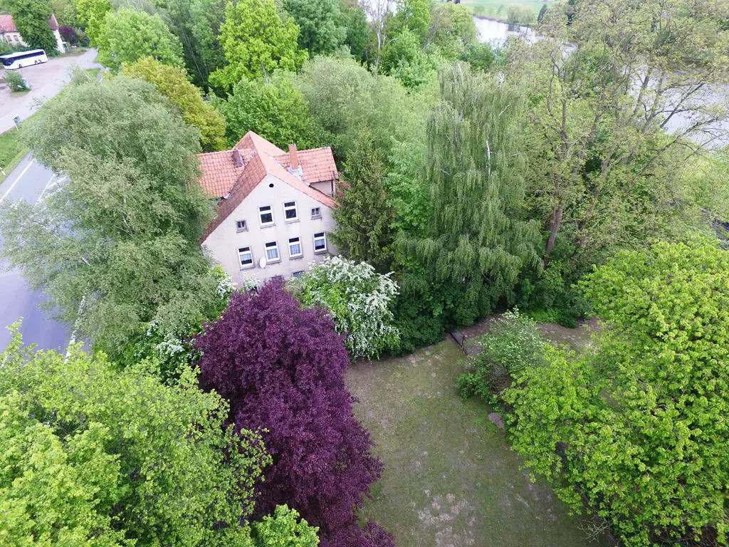 Wohnhaus in Wesernähe -- Sanierungsobjekt in Wesernähe - Zweifamilienhaus in Minden