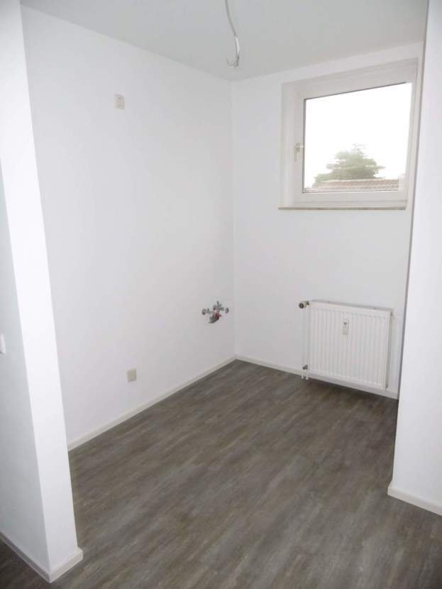 Küchenbereich -- Sofort frei und vollständig renovierte 2 ZKB Wohnung mit Balkon in ruhiger Lage von Budenheim