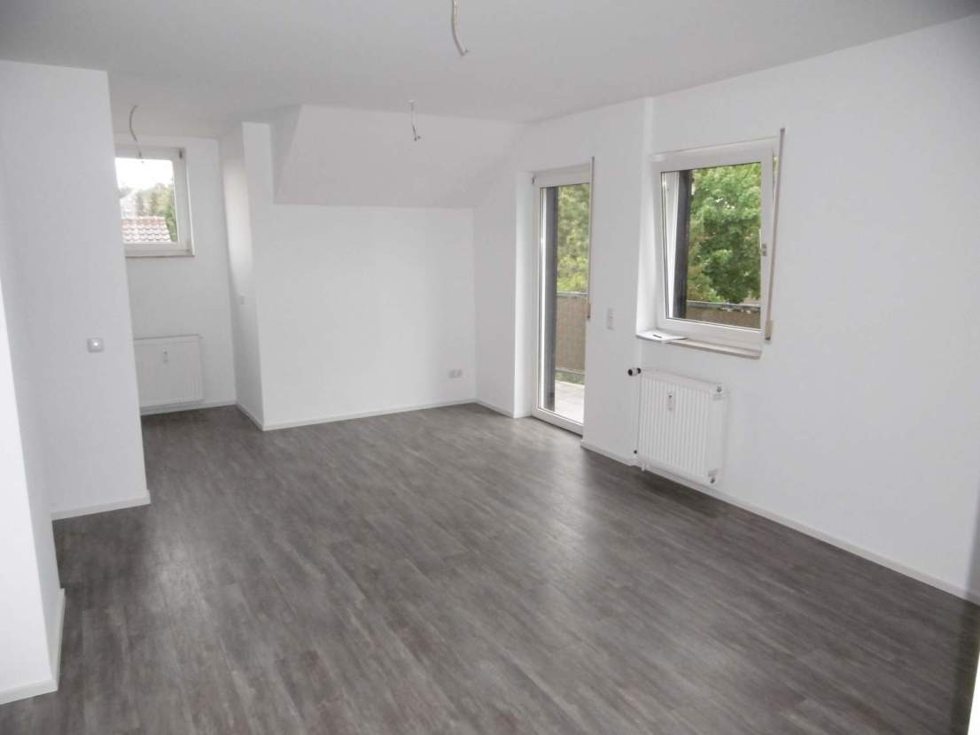 Wohnbereich I -- Sofort frei und vollständig renovierte 2 ZKB Wohnung mit Balkon in ruhiger Lage von Budenheim