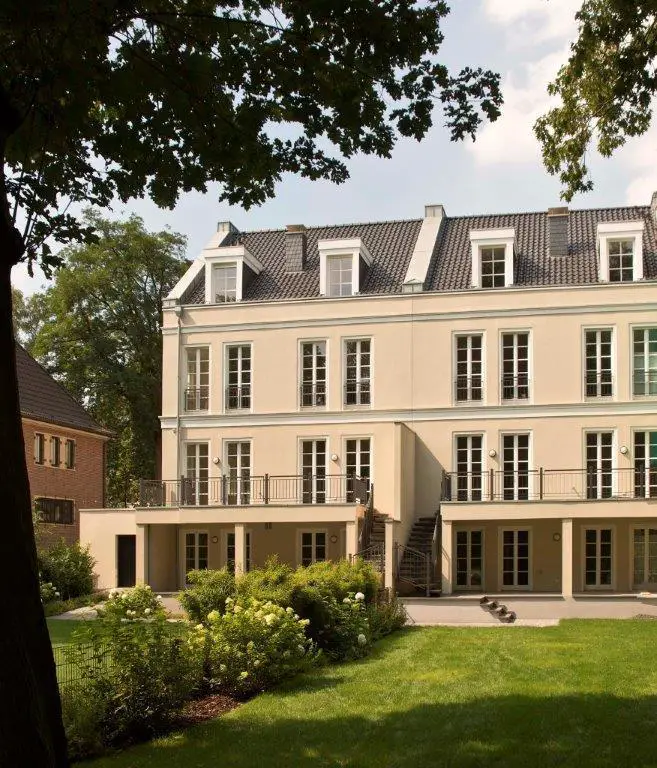 Rückansicht -- Repräsentative und stilvolle Villa in Düsseltal mit Garten in bevorzugter Wohnlage!