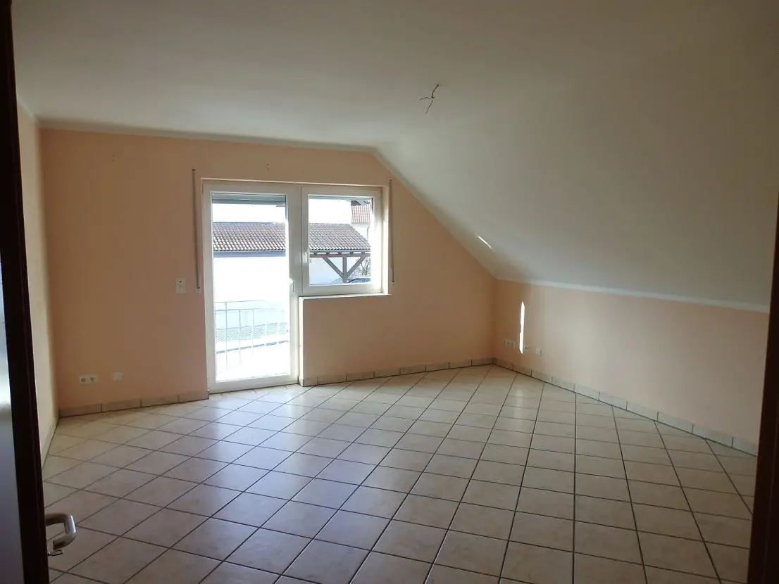 PICT0004 -- Schöne, geräumige zwei Zimmer Wohnung in Niederzissen