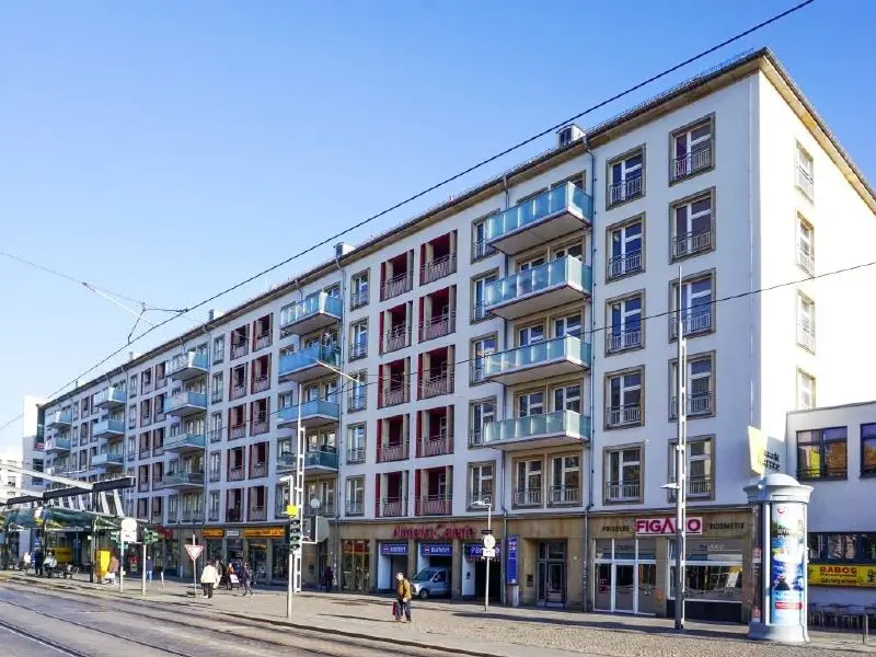 Hausansicht -- www.r-o.de +++ Platz für neue Wohnideen - Helle 2-Zimmerwohnung mit Balkon direkt in der Innenstadt