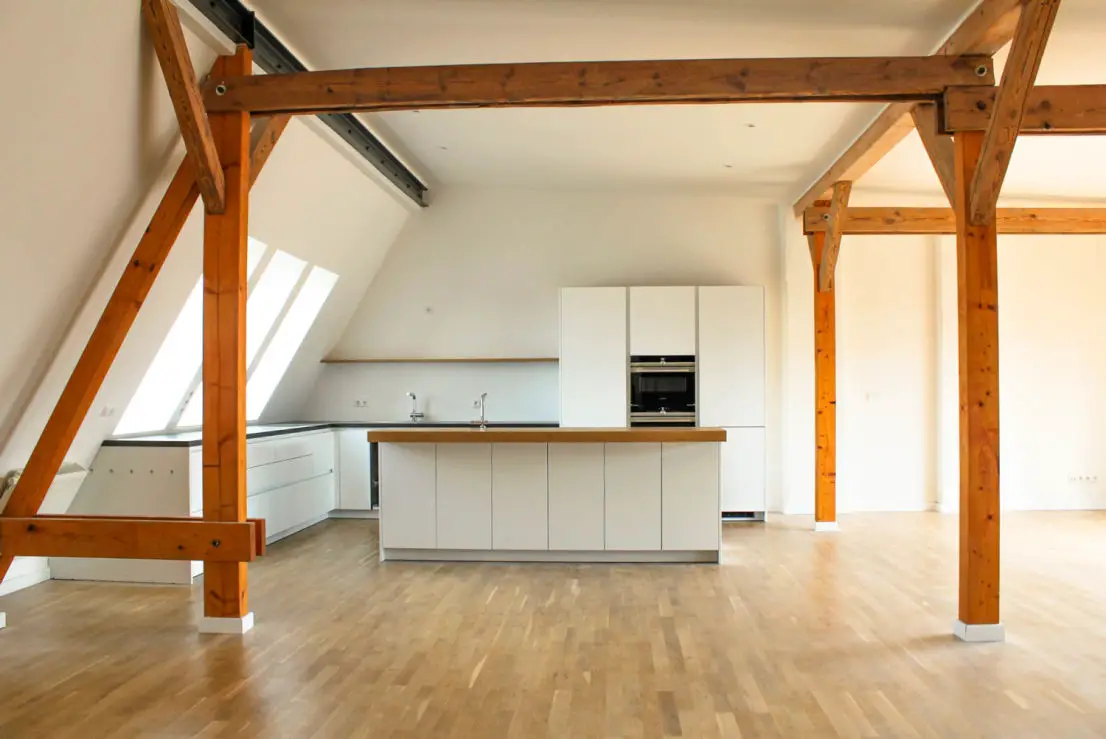 offene Küche -- sehr schön saniertes Dachgeschoss mit Terrasse und herrlicher Aufdachterrasse