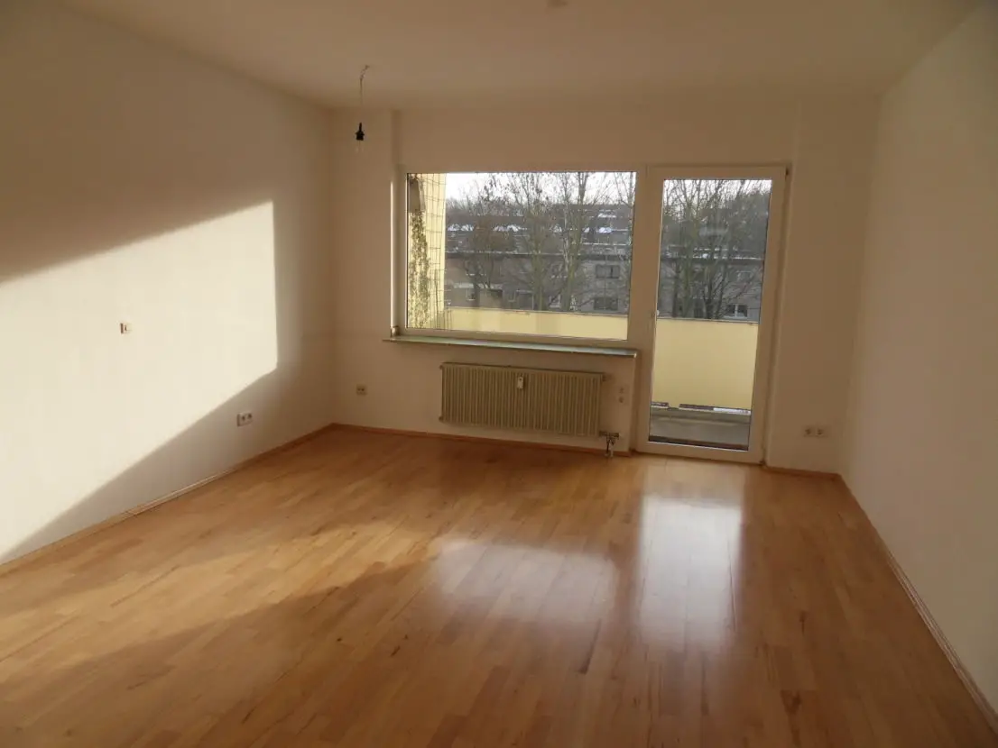 Schlafzimmer -- Gepflegte 2-Zimmer-Wohnung mit Balkon und Einbauküche in Hürth