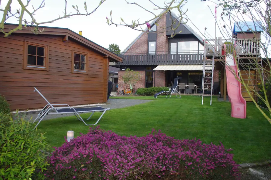 Hausansicht Garten -- Großzügiges Architektenhaus mit Garten in Brüggen, Kreis Viersen