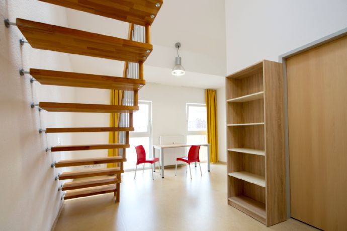 Zimmer mit Treppe (Beispiel)