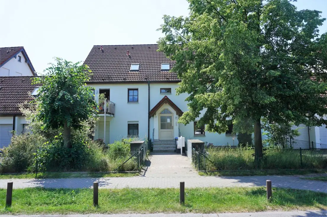 Hausansicht -- Freie 3 Zimmer EG Wohnung mit Garten, Terrasse und Garage (ca. 82m² Wohn-/Nutzfl.) zu verkaufen!
